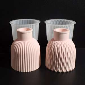 Molde de Silicona para Jarrón con Diseño Geométrico Moderno de Ondas de Agua - Product Image 2