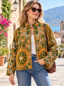 Veste florale bohème pour femmes, vêtement d'extérieur en velours brodé, manteau de style Suzani coloré - Product Image 1