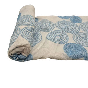 ผ้าฝ้ายพิมพ์ลายสีขาวคุณภาพสูง ระบายอากาศได้ดี ลายวงกลมสีน้ำเงินขาว สำหรับเสื้อผ้าแฟชั่นเด็กผู้หญิง ขายส่ง - Product Image 1