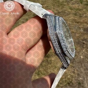 ชาร์ม จิวเวลส์นาฬิกาข้อมือผู้ชายสแตนเลสสตีล ตัวเรือนทรงสี่เหลี่ยม 40 มม. ประดับเพชร อนาล็อก หรูหรา แฟชั่น กลไกอัตโนมัติ แสดงวันที่ - Product Image 2