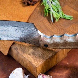 มีดครัว SAZ ENTERPRISES ทำมือ ใช้ได้ทั้งมือซ้ายและขวา ใบมีดเหล็กกล้าคาร์บอน 7 นิ้ว ด้ามไม้วอลนัท พร้อมปลอกหนัง - Product Image 5