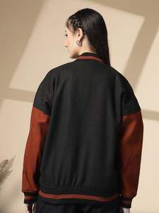 Nueva Chaqueta Varsity Corta de Lana para Mujer, Estilo Universitario, con Forro Suave y Letras Bordadas - Product Image 4