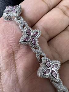 Pulsera de Cadena y Eslabones de Plata de Ley 925 Chapada en Oro con Trébol de Diamantes Dvars y Zafiro Rosa Moissanita para Mujer, de Moda - Product Image 2