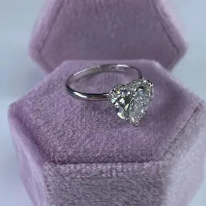 Anillo de Compromiso Vintage con Diamante Cultivado en Laboratorio Tishya de 3.10 Ct, Corte Radiante, G/VS1, Oro Blanco de 14K - Product Image 5