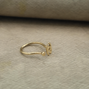 Bague fine et délicate empilable en laiton plaqué or 18 carats pour mariage, fiançailles, cadeau ou usage quotidien – Bijou délicat - Product Image 4