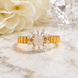Anillo de Corona Floral de Oro de 14K de Lujo con Brillantes Piedras de Circonia Cúbica, Joyería Elegante para Bodas y Fiestas para Mujer - Product Image 1