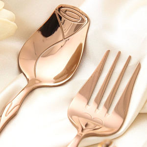 Cubiertos de comedor de inspiración minimalista futurista, diseñados para mesas elegantes, para una anfitriónía segura y una gastronomía progresiva. - Product Image 1