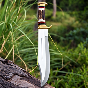 Cuchillo de Camping Hecho a Mano de Acero al Carbono con Borde Parcialmente Dentado, Mango de Cuerno de Búfalo, Duradero, Ligero y Multifuncional - Product Image 1