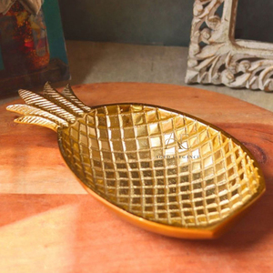 Bol décoratif en métal en forme d'ananas doré de luxe pour centre de table, plat en métal pour décoration de salon et de maison - Product Image 1