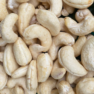 Trusted Factory Vietnam Cashew Nuts Raw Edible High Quality Customized Packing Free SANTIGO - Product Image 1