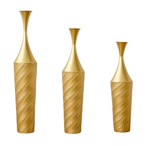 Juego de Jarrones Decorativos Art Deco de 3 Piezas, Hechos a Mano, Escultura Decorativa con Patrón Dorado y Blanco, Hierro Ecológico de Alta Calidad - Product Image 1
