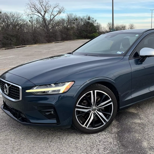 Voiture d'<span class=keywords><strong>occasion</strong></span> fiable <span class=keywords><strong>Volvo</strong></span> <span class=keywords><strong>V60</strong></span> T5 R-Design 2020 - Product Image 1