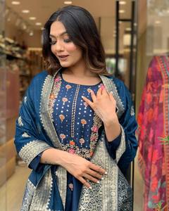Kurti de viscosa y rayón para mujer, de color petróleo, corte recto, muy solicitado, con pantalón y conjunto de dupatta con estampado jacquard. - Product Image 5