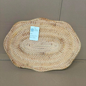 Plateau de service décoratif ovale en rotin tressé à la main avec bord ondulé doux, panier naturel, organisateur écologique OEM ODM - Product Image 1