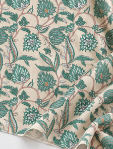 Muselina Coral Magnolia Whisper, Muselina de Seda Suave con Estampado de Magnolia, Muselina Suave como Pétalos, Muselina Suave como Prado, Muselina Botánica de Lujo Serene - Product Image 5