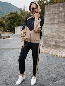 Conjunto Deportivo Personalizado para Mujer con Bloques de Color, Chaqueta con Cierre y Pantalones Jogger, Ropa Deportiva Casual, Fabricante OEM - Product Image 2