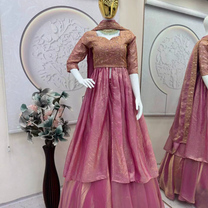 Lanzamiento de la Colección Designer Partywear Look One: 4 Estilos Diferentes en un Solo Conjunto, Multiusos, Versátil, Fusión Étnica, Listo para Usar - Product Image 1