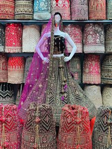 Éblouissant mariée Lehenga Choli Heavy Flair avec miroir complet et détails de pierre de Jarkan Long Blouse Jumelé Costume Mariages Robe en tissu - Product Image 3