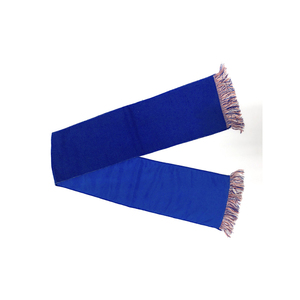 Écharpes de club de football 100 % tricotées, haute qualité, coupe-vent, durables, pour hommes et femmes, avec broderie de patchs personnalisés - Product Image 4