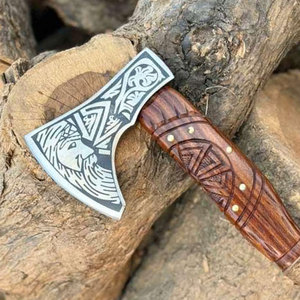 Hache décorative de style viking faite à la main avec tête en acier gravée et manche en bois pour la décoration de la maison et comme cadeau - Product Image 4