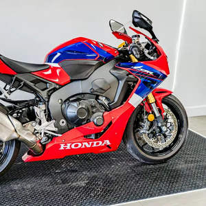 ฮอนด้า CBR1000RR ABS รถมอเตอร์ไซค์สปอร์ตใหม่ ขายดี - Product Image 1