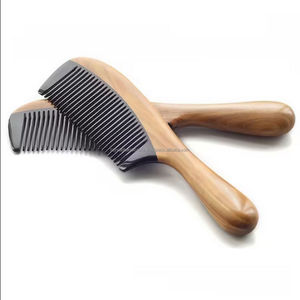 Peine de cuerno de búfalo negro natural Peine de cuerno de buey pulido con mango de madera Peine muy barato para el cuidado del cabello - Product Image 3