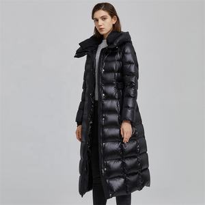 Veste longue d'hiver rembourrée pour femme avec logo personnalisé, disponible dans toutes les couleurs et adaptée à toutes les conditions, manteau en duvet pour femme - Product Image 1
