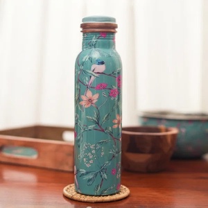 Bouteille d'eau décorative en cuivre de qualité supérieure, idéale pour les boutiques et les cadeaux, motif oiseau et fleur, en vente - Product Image 4