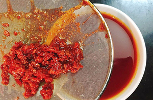 สีผสมอาหารสีแดงธรรมชาติ น้ำมันกัคออร์แกนิก น้ำมันปรุงอาหารและอบขนมที่มีคุณค่าทางโภชนาการสูง - Product Image 1