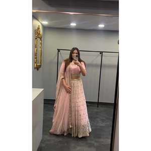 Bonita Ropa de Boda Lehenga Choli y Dupatta para Fiestas - Product Image 2