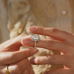 Bague Halo Classique en Moissanite Taille Radiant 5 Carats, en Argent Sterling 925 Original, Cadeau d'Anniversaire ou de Promesse, Idéale pour les Fêtes et les Charmes - Product Image 6