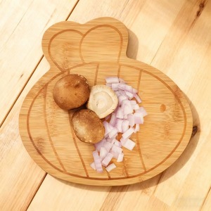 Nueva Tabla de Cortar Ecológica Personalizable con Forma de Oso, Tabla de Cortar de Madera de Acacia con Grano de Extremo, Tabla de Carnicero - Product Image 5