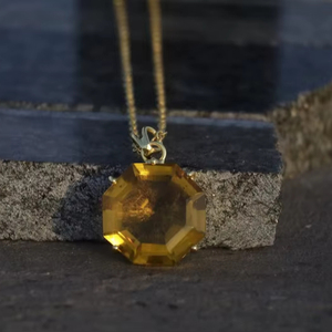 Pendentif Citrine Pierre de Naissance de Novembre en Argent Sterling 925 Plaqué Or 14K, Bijou Délicat en Pierre Précieuse Dorée, Idéal Cadeau - Product Image 1