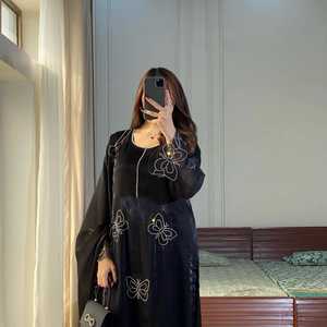 Ensemble de costume de soirée en satin de créateur avec travail de diamants - Product Image 6