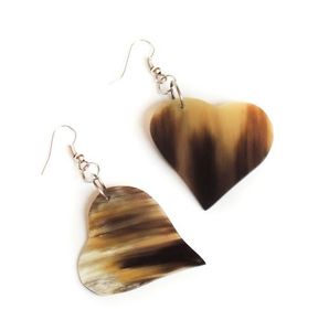 Boucles d'oreilles traditionnelles faites à la main en corne, bijoux ethniques élégants, boucles d'oreilles tendance pour filles, style haut de gamme - Product Image 4