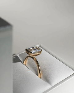 Bague en moissanite taille émeraude pour femme, alliance torsadée, bague de fiançailles solitaire, or blanc 14K/18K, bijoux minimalistes de luxe - Product Image 4