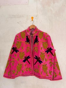 Veste en velours brodée motif oiseau et libellule, style artistique et mode, thème jardin, art populaire, manteau bohème - Product Image 3