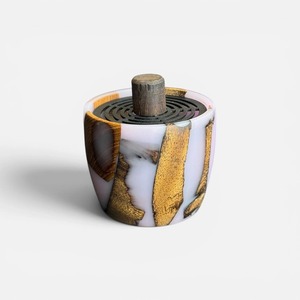 Brûleur à Bakhoor Arabe Artisanal en Bois d'Acacia et Résine Époxy, Mubkhar de Luxe Fait Main, Porte-Encens pour Oud, Tradition Arabe - Product Image 1