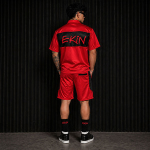 ชุดวอร์มผู้ชาย EKIN สีแดงดำ ดีไซน์สปอร์ต แจ็คเก็ตซิปแขนสั้นพร้อมกางเกงขาสั้น แห้งเร็ว เหมาะสำหรับใส่หน้าร้อน - Product Image 4