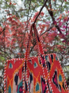 กระเป๋าถือสะพายไหล่ผ้าฝ้ายทำมือสไตล์ชาติพันธุ์สำหรับผู้หญิง กระเป๋าโท้ทแบบอินเดียลายควิลท์ กระเป๋าโท้ทแฟชั่นสำหรับซื้อของชำ - Product Image 5