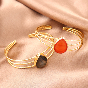 กำไลข้อมือเปิดแบบสามชั้นลายหยดน้ำตาเคลือบทอง 18k ประดับด้วยหินลาบราโดไรต์ธรรมชาติ ดีไซน์หรูหรา สายปรับขนาดได้ - Product Image 3