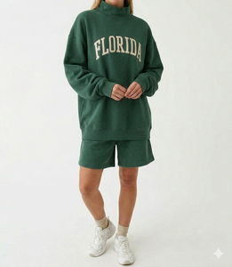 Conjunto de Sudadera Oversize con Cuello Alto y Pantalones Cortos para Mujer, Estilo Casual de Dos Piezas, Atuendo Relajado y Moderno para el Tiempo Libre - Product Image 1
