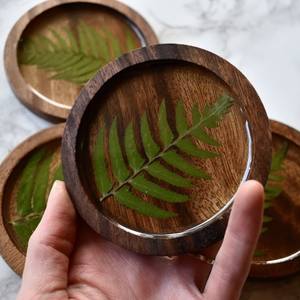 Collection de sous-verres en bois naturel et résine avec incrustation de résine, résistants à la chaleur, faits à la main - Product Image 3