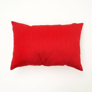 Cojín Decorativo Artesanal con Cuentas Rojas de Navidad, 24x16, para la Temporada Navideña - Product Image 4
