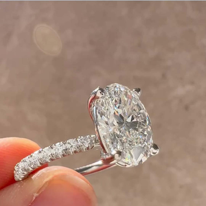 Anillo de Moissanita con Corte Ovalado y Banda Pavé, Chapado en Oro Blanco de 18K, Anillo de Compromiso Alternativo al Diamante, Anillo de Boda para Mujer - Product Image 2