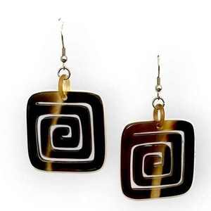 Pendientes Colgantes Ligeros de Cuerno de Búfalo Natural, Ecológicos, con Temática de Amor, Diseños Únicos, Joyería Artesanal Hecha a Mano - Product Image 3