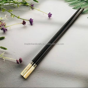 Juego de palillos de madera reutilizables con estuche de transporte, perfecto para oficina, viajes y estilo de vida sin residuos - Product Image 1