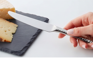 Ensemble de couverts en acier inoxydable satiné texturé martelé, finition mate, idéal pour les réunions de famille, les fêtes et les événements - Product Image 3