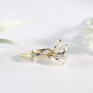 Anillo de compromiso solitario de oro amarillo vintage para mujer con corte ovalado, diamante cultivado en laboratorio, diseño de hoja de vid inspirado en la naturaleza y tallo europeo. - Product Image 3