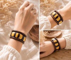 Brazaletes de Madera Hechos a Mano con Diseños Personalizados y Formas Exclusivas de F S International - Product Image 3